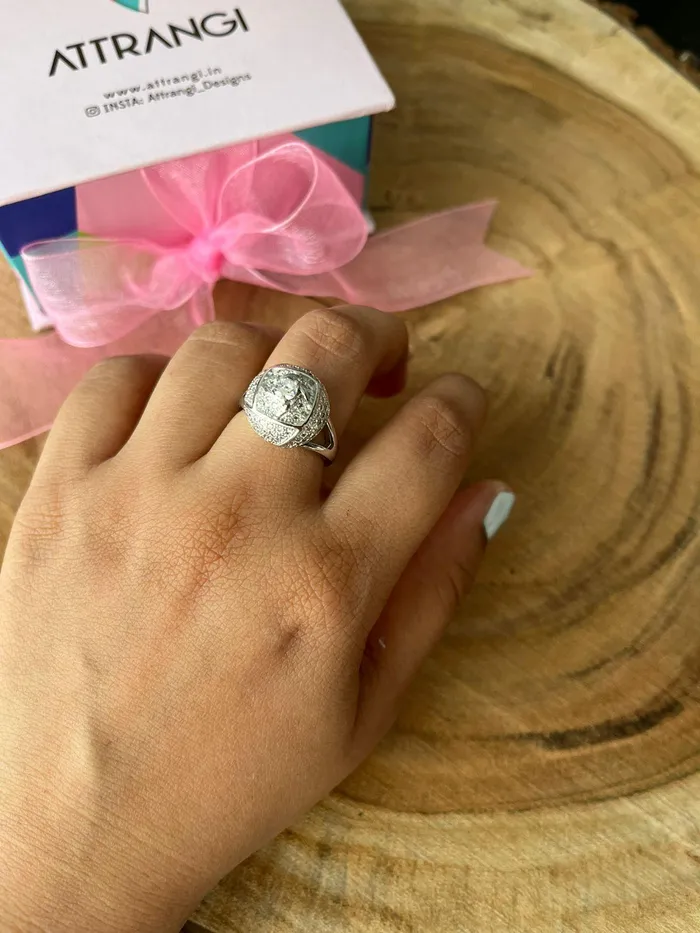 Rings Attrangi Crown Ring