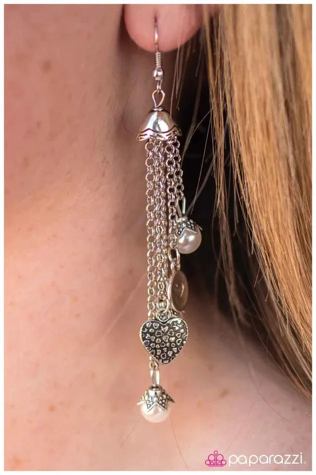Earrings Paparazzi Jewelry Paparazzi Earring Falling From Grace White