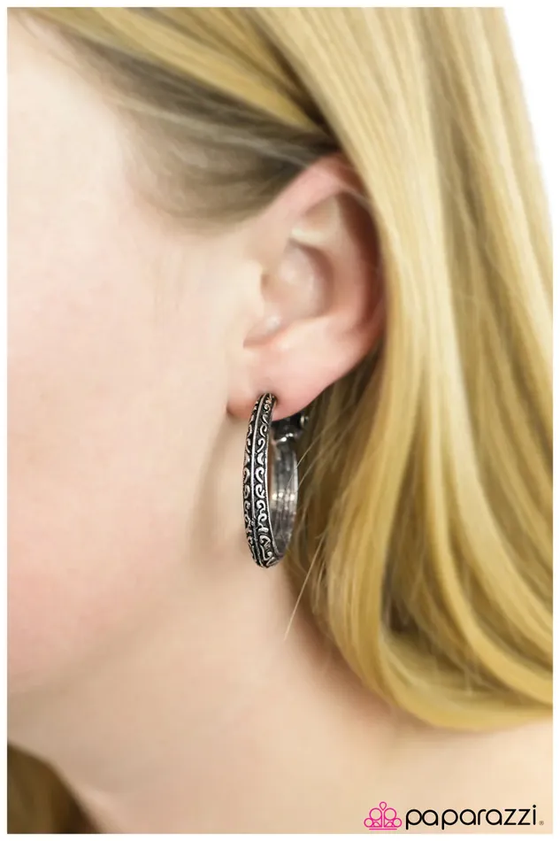 Paparazzi Earring Karaoke Night Silver Paparazzi Jewelry Earrings