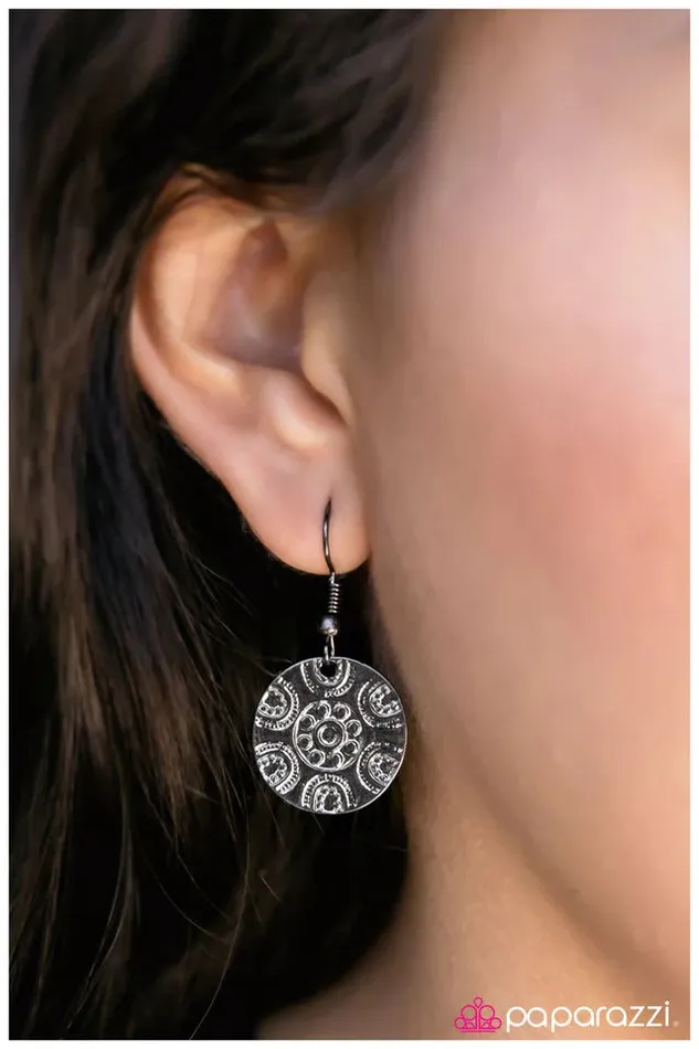 Paparazzi Jewelry Earrings Paparazzi Earring Culture Shock Black