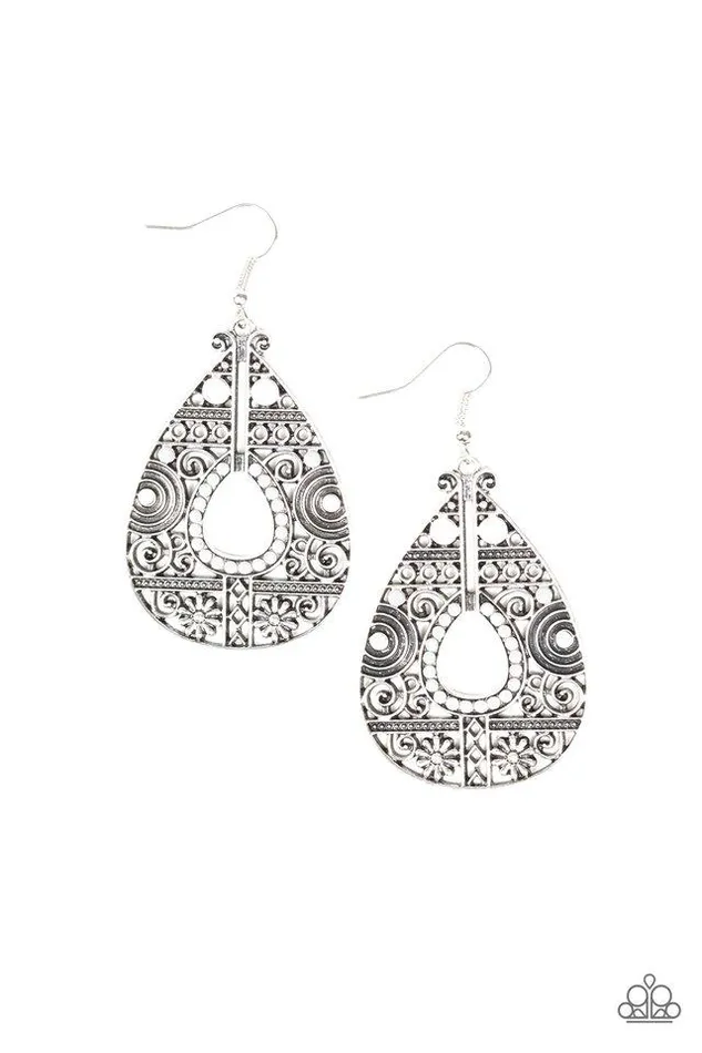 Paparazzi Jewelry Earrings Paparazzi Earring Malibu Gardens White