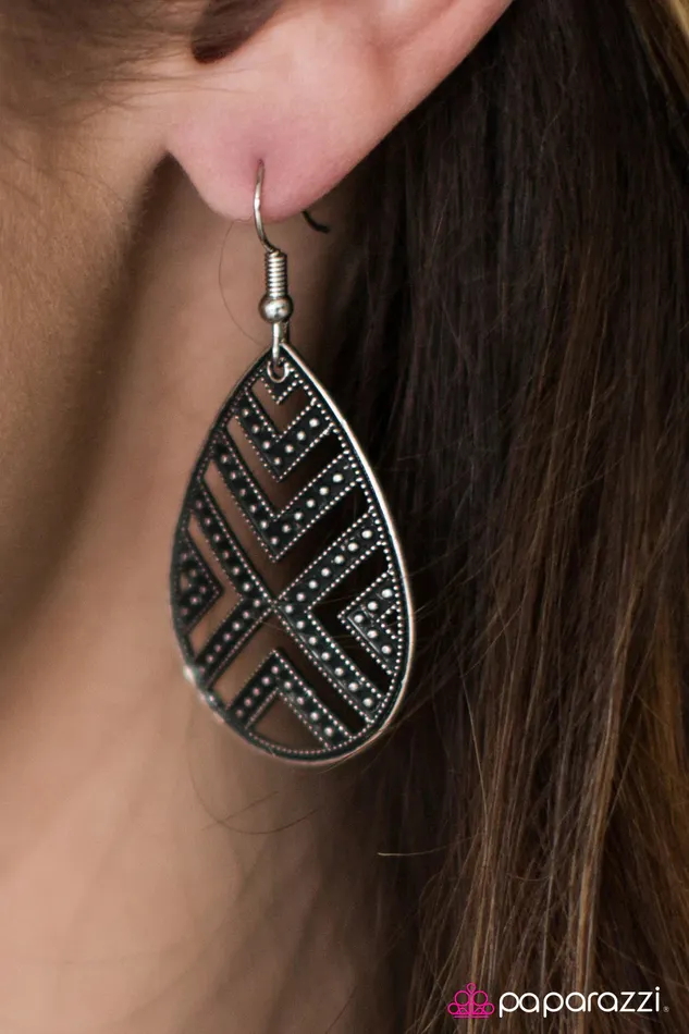 Paparazzi Jewelry Earrings Paparazzi Earring Safari Tour Silver