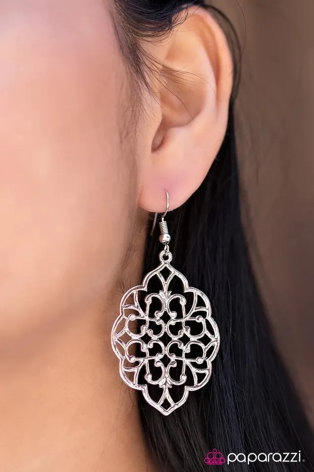 Paparazzi Jewelry Paparazzi Earring And ZEN Some Silver Earrings