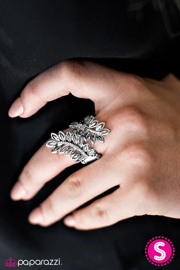 Paparazzi Jewelry Rings Paparazzi Ring LEAF Is Good White