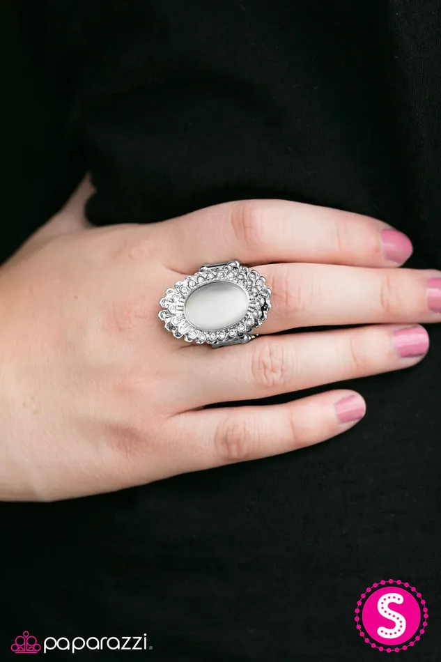 Paparazzi Ring Frozen Wonderland White Paparazzi Jewelry Rings