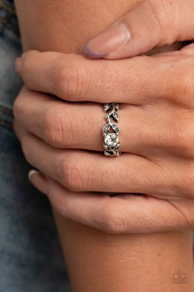 Rings Paparazzi Ring Frosted Flower Beds White Paparazzi Jewelry