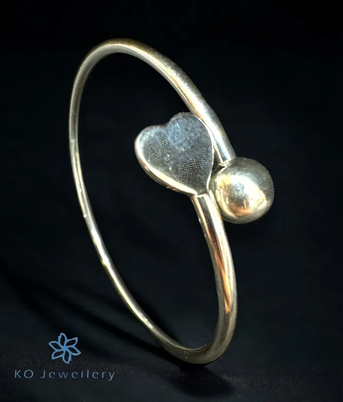 Bracelets Jaipur The Single Heart Silver Flexible Open Bracelet