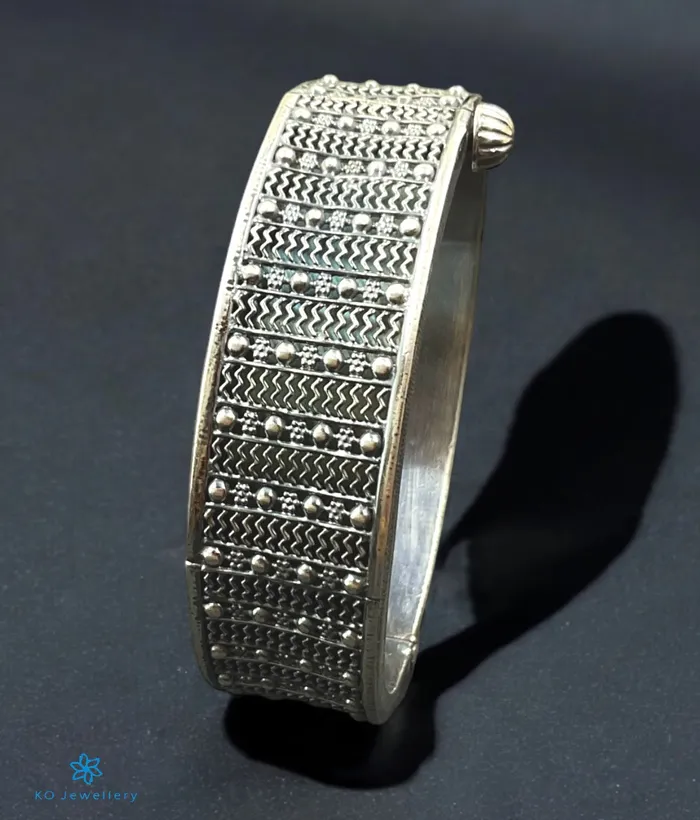 Silversmith Bracelets The Muktika Silver Antique Openable BraceletSize24