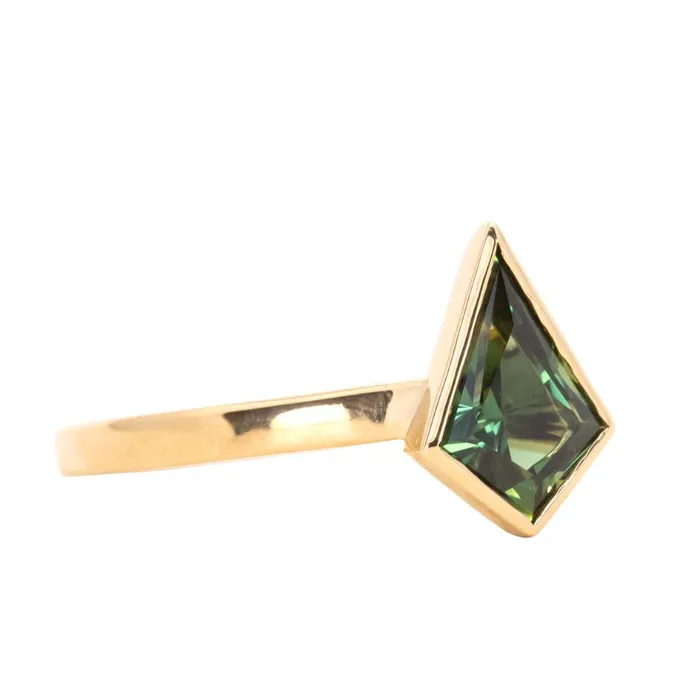 121ct Green Kite Sapphire in 18k Yellow Gold Contemporary Bezel Setting Anueva Jewelry PreStyled Sets