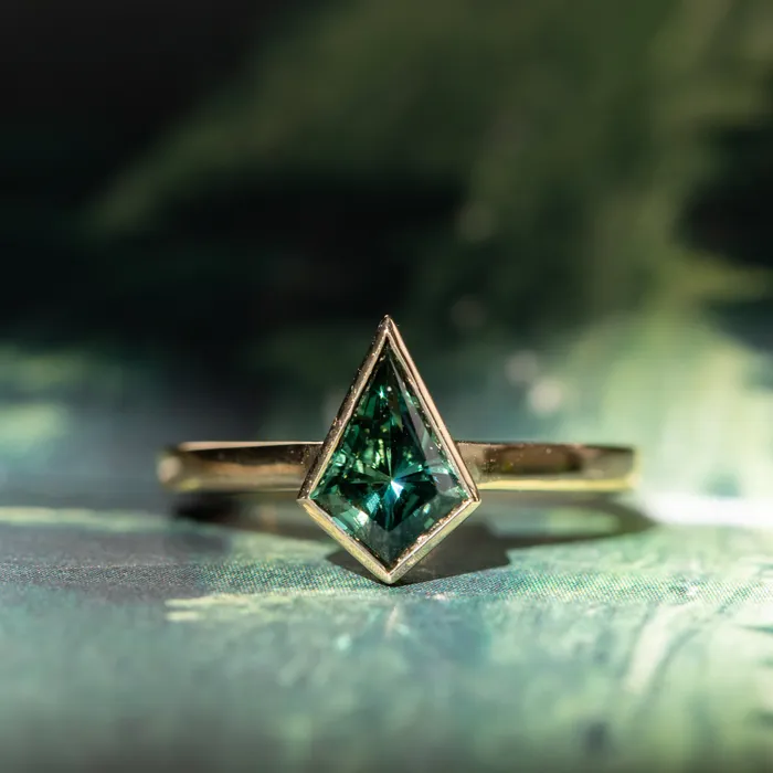 121ct Green Kite Sapphire in 18k Yellow Gold Contemporary Bezel Setting Anueva Jewelry PreStyled Sets