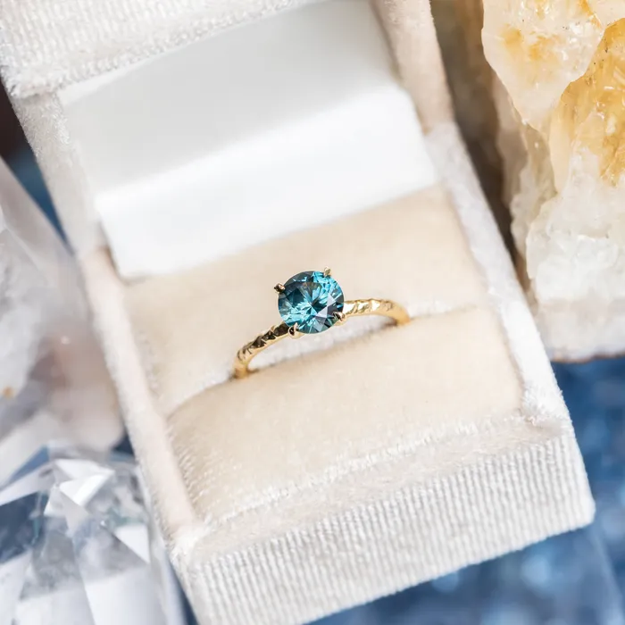 154ct Round Montana Sapphire Evergreen Carved Solitaire in 18k Yellow Gold Ran PreStyled Sets