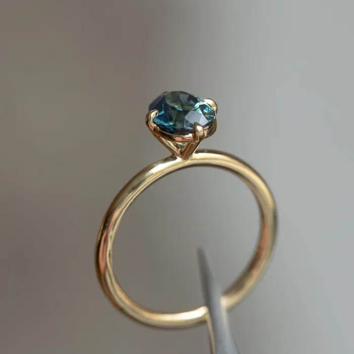 165ct Untreated Deep Teal Nigerian Oval Sapphire Four Prong Compass Set Solitaire in 18k Yellow Gold Brume PreStyled Sets