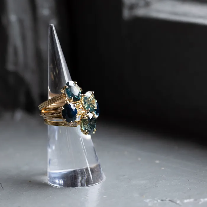Anueva Jewelry Rings 319ct Untreated Oval Madagascar Sapphire and Diamond Vintage Cathedral Double Prong Ring in 18k Yellow Gold