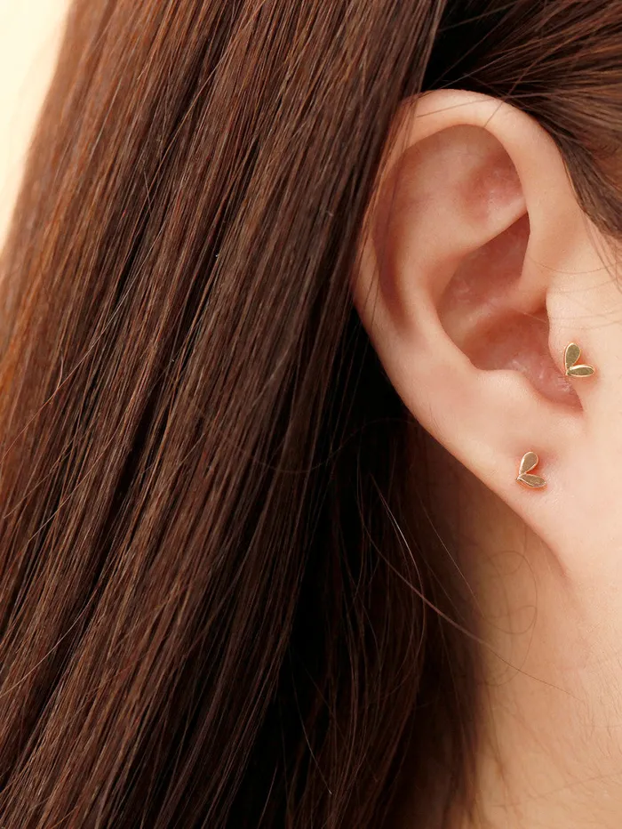 Earrings MinimalBijoux 14K Gold Lovely Point Heart Cartilage Earring 20G18G16G