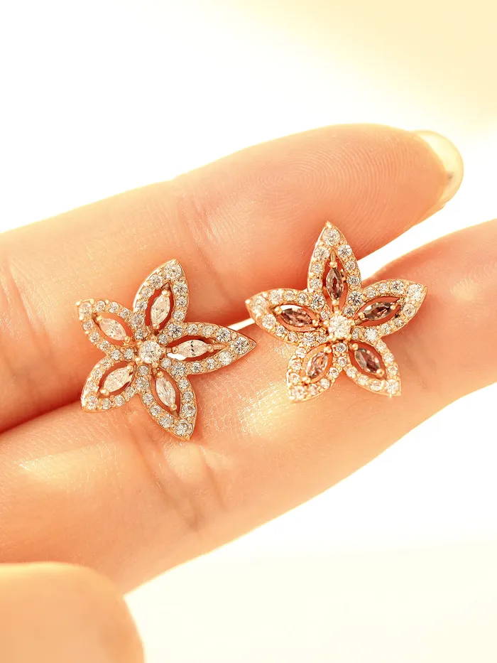 Earrings MinimalBijoux 14K Gold Maple Flower Cartilage Earring 18g16g