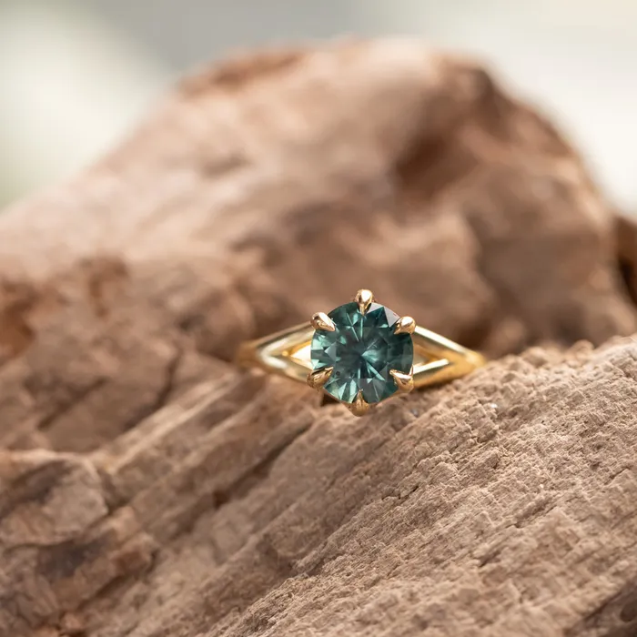 Lewis Clark Sapphires PreStyled Sets 193ct Ocean Blue Teal Montana Sapphire Low Profile Six Prong Split Shank Solitaire in 18k Yellow Gold