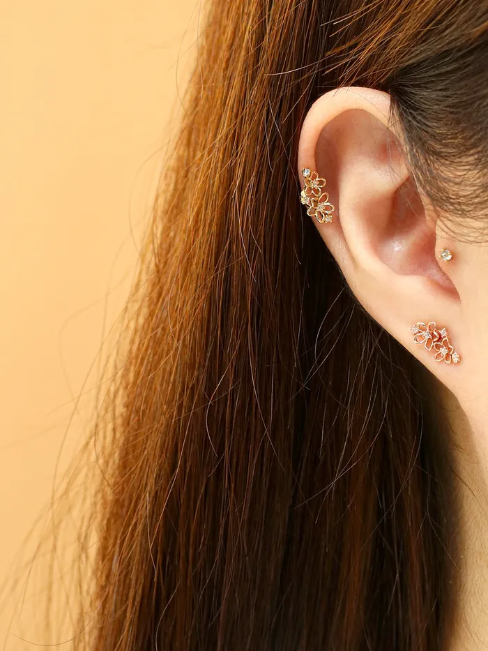 MinimalBijoux 14K Gold Twin Flower Cartilage Earring 20G18G16G Earrings