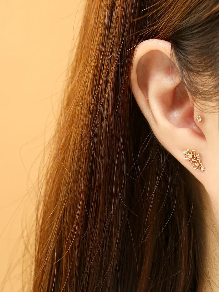 MinimalBijoux 14K Gold Twin Flower Cartilage Earring 20G18G16G Earrings