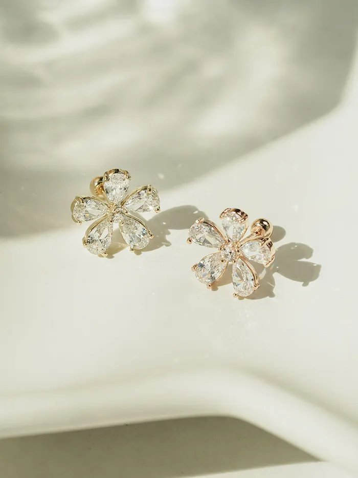 MinimalBijoux Earrings 14K Gold Big Cubic Flower Cartilage Earring 20G18G16G MinimalBijoux Earrings 14K Gold Big Cubic Flower Cartilage Earring 20G18G16G