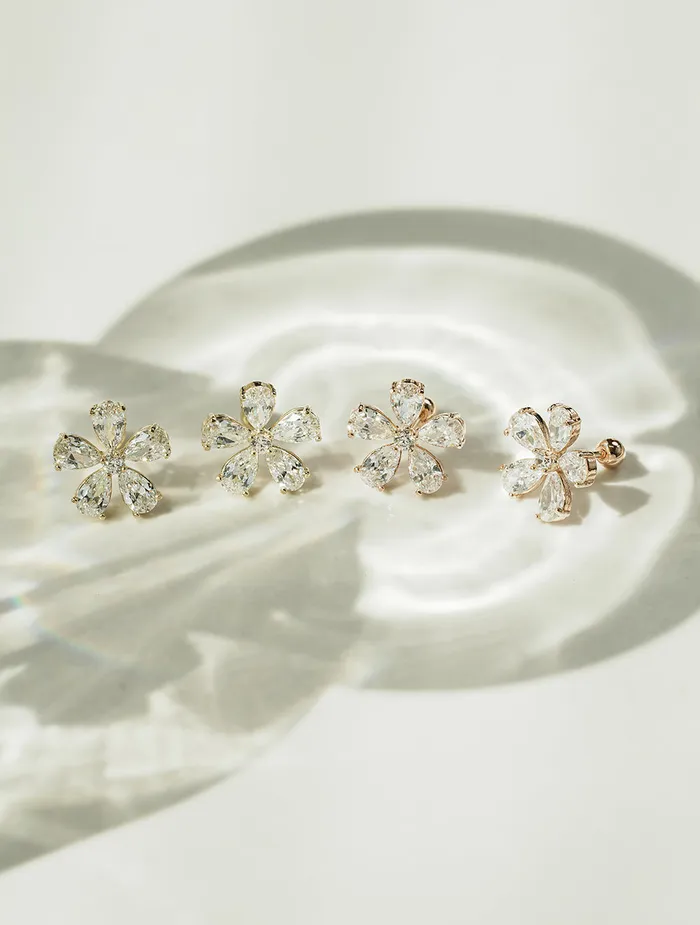 MinimalBijoux Earrings 14K Gold Big Cubic Flower Cartilage Earring 20G18G16G