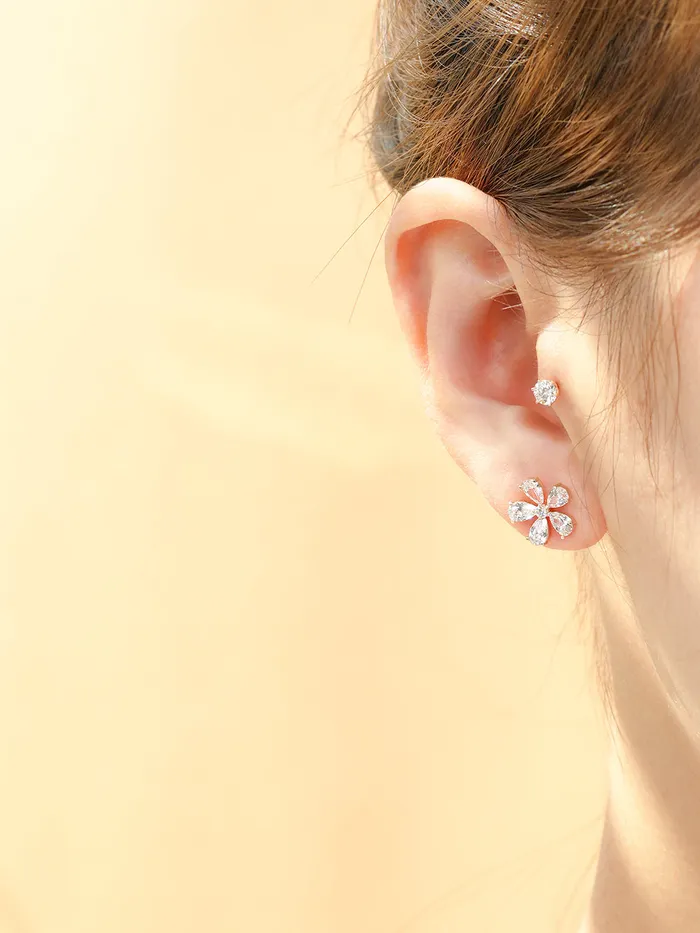 MinimalBijoux Earrings 14K Gold Big Cubic Flower Cartilage Earring 20G18G16G