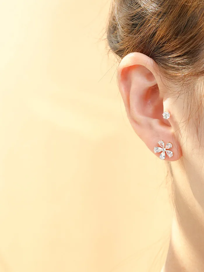 MinimalBijoux Earrings 14K Gold Big Cubic Flower Cartilage Earring 20G18G16G