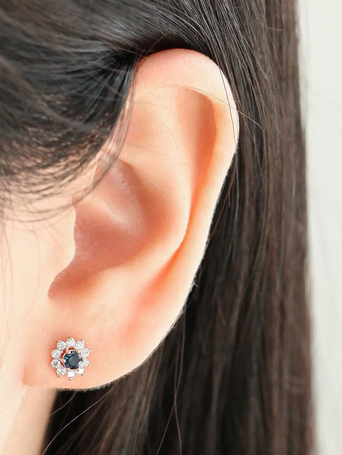 MinimalBijoux Earrings 14K Gold Sun Flower Tragus Piercing 18G16G