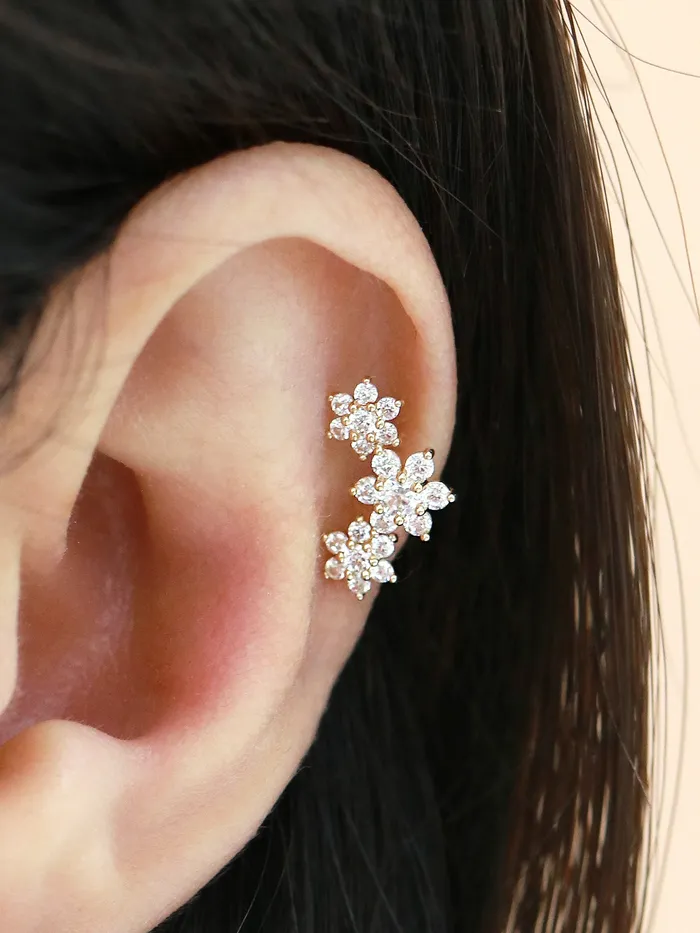 MinimalBijoux Earrings 14K gold Triple Flower cartilage earring 20g