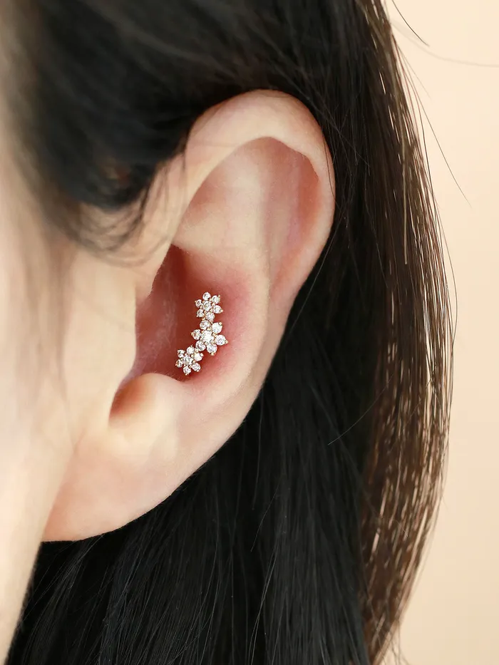 MinimalBijoux Earrings 14K gold Triple Flower cartilage earring 20g