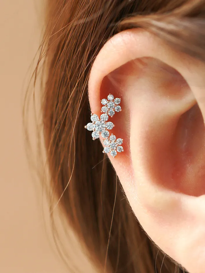 MinimalBijoux Earrings 14K gold Triple Flower cartilage earring 20g