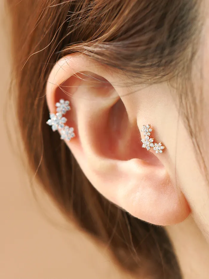 MinimalBijoux Earrings 14K gold Triple Flower cartilage earring 20g