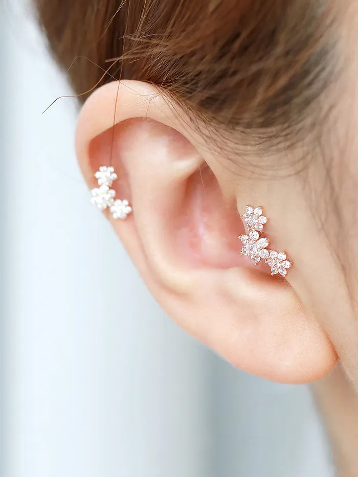 MinimalBijoux Earrings 14K gold Triple Flower cartilage earring 20g