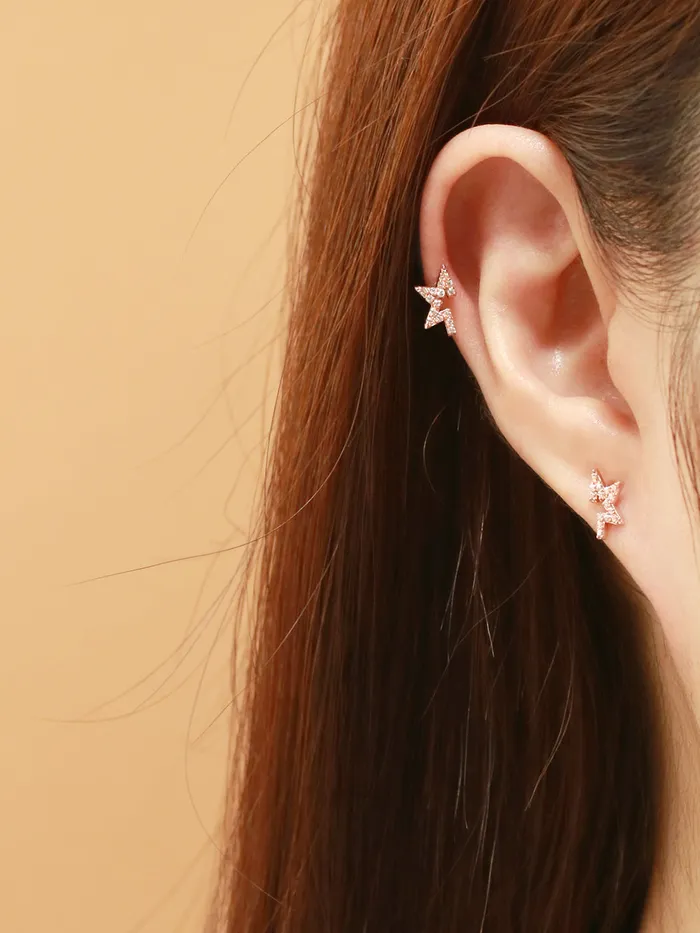 MinimalBijoux Earrings 14K Gold Unbalanced Star Cubic Internally Threaded Labret Piercing 18G16G