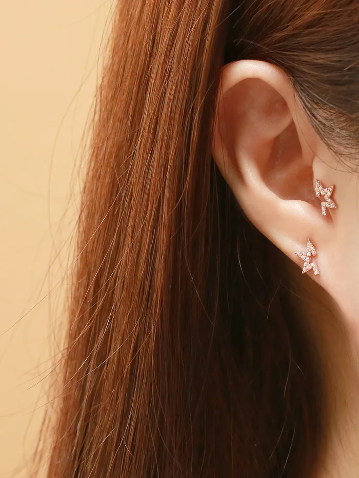 MinimalBijoux Earrings 14K Gold Unbalanced Star Cubic Internally Threaded Labret Piercing 18G16G