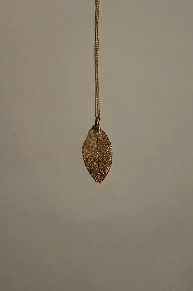 Necklaces LONG VINTAGE LEAF GOLD NECKLACE collectionno2 Necklaces LONG VINTAGE LEAF GOLD NECKLACE collectionno2