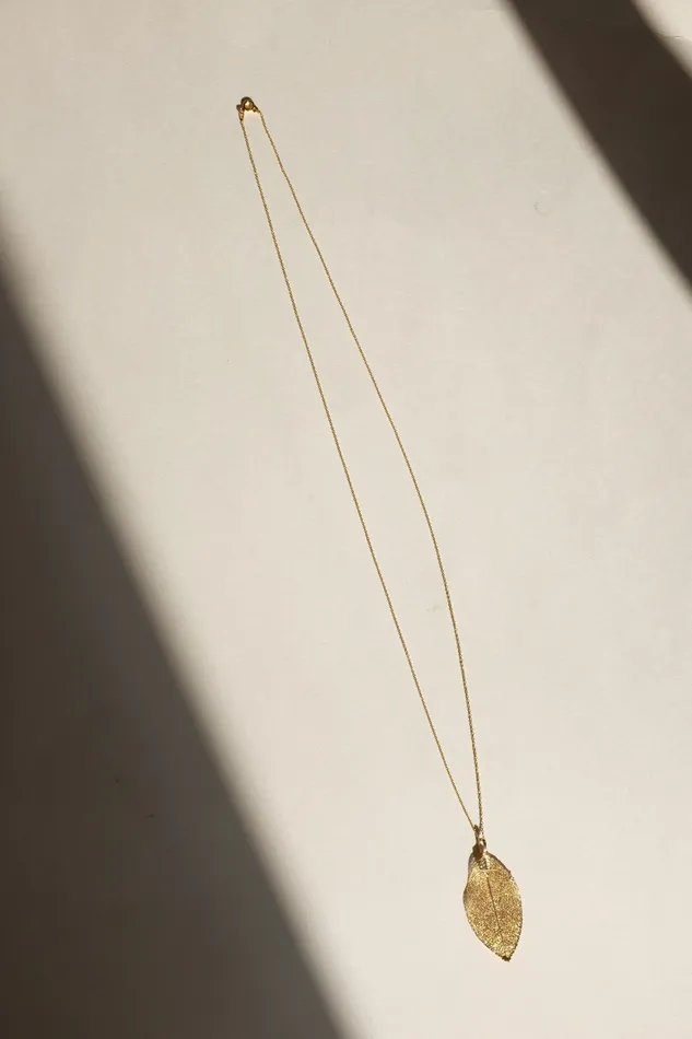 Necklaces LONG VINTAGE LEAF GOLD NECKLACE collectionno2 Necklaces LONG VINTAGE LEAF GOLD NECKLACE collectionno2