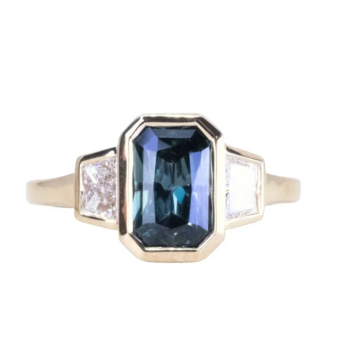 Rings 202ct Untreated Radiant Cut Color Shifting Sapphire and White Diamond Three Stone Bezel Set Ring in 14k Yellow Gold NASHAN