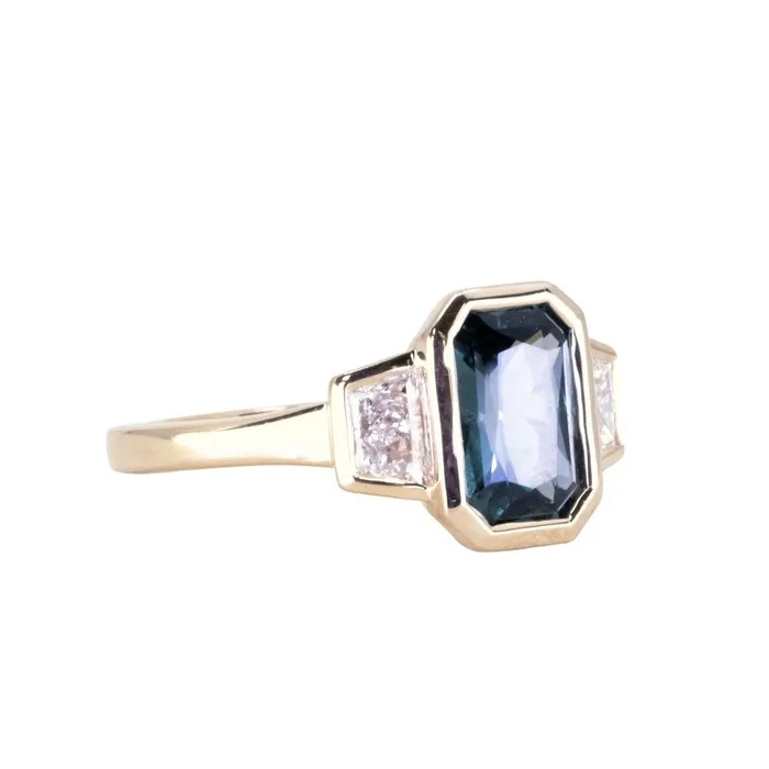 Rings 202ct Untreated Radiant Cut Color Shifting Sapphire and White Diamond Three Stone Bezel Set Ring in 14k Yellow Gold NASHAN