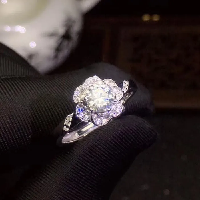 Luxus Moissanite Rings Jewelry Rings Platinum Plated Silver Flower Halo Moissanite Ring 05ct Luxus Moissanite Rings Jewelry Rings Platinum Plated Silver Flower Halo Moissanite Ring 05ct