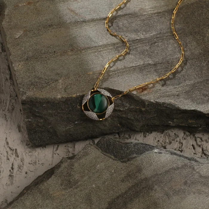 Necklaces SILVER Malachite Geometric Round Charm Necklace