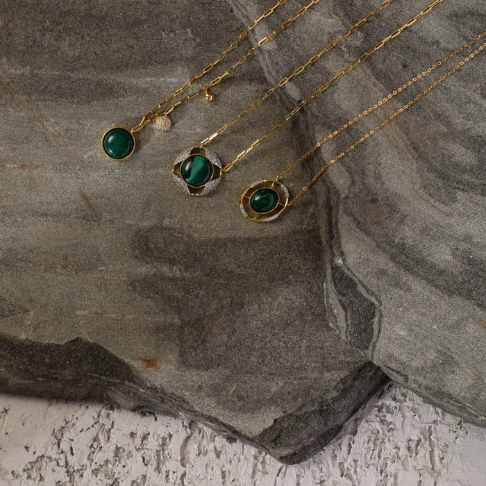 Necklaces SILVER Malachite Geometric Round Charm Necklace